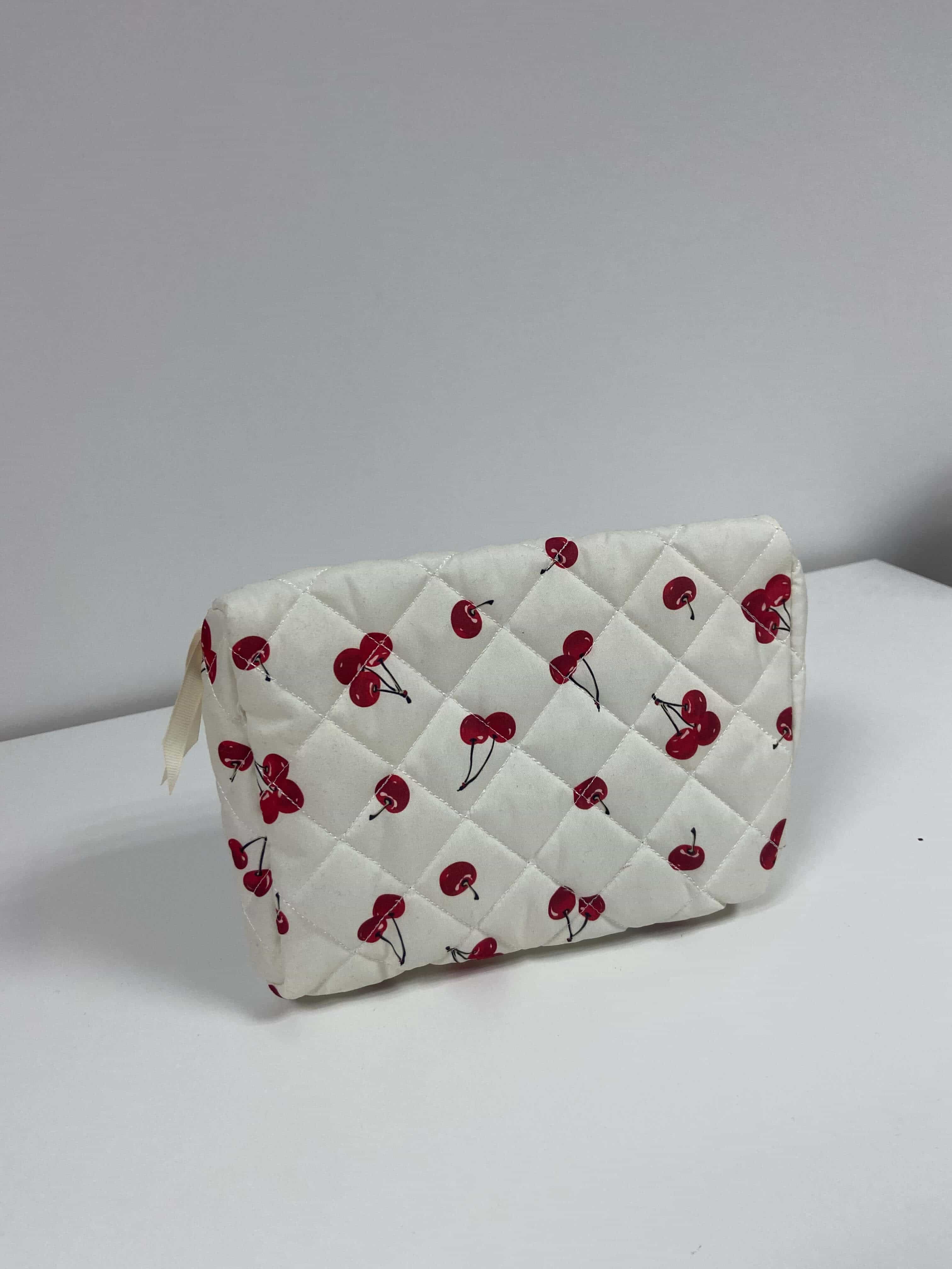 Kosmetyczka z inicjałami